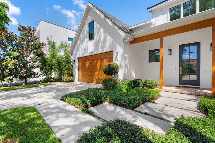 Property Photo:  2135 Datura Street  FL 34239 