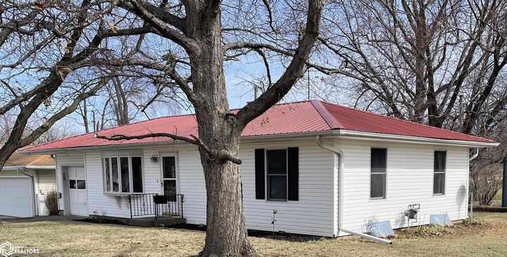 Property Photo:  734 Morningside Dr  IA 52601 