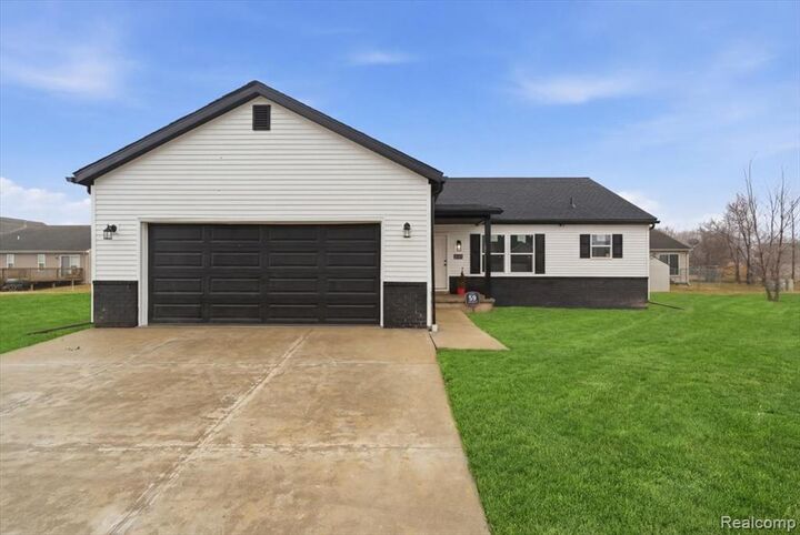 Property Photo:  4331 Bridgeport Court  MI 48141 2804 