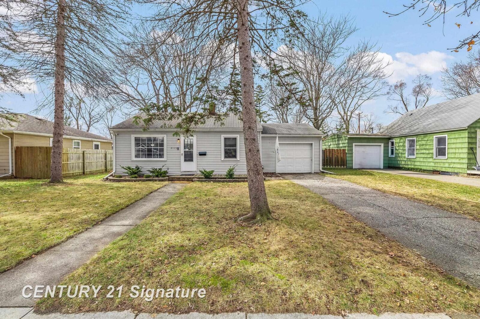 Property Photo:  2115 Carolina Street  MI 48642 