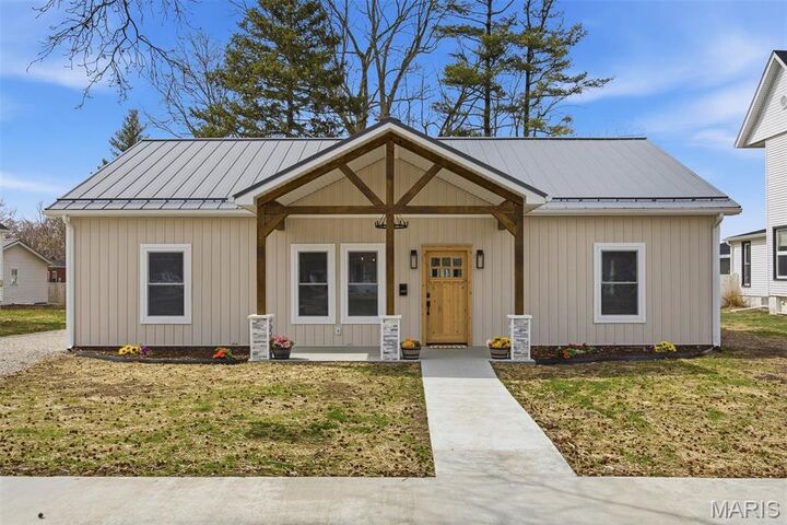 Property Photo:  1517 N State Street  IL 62056 