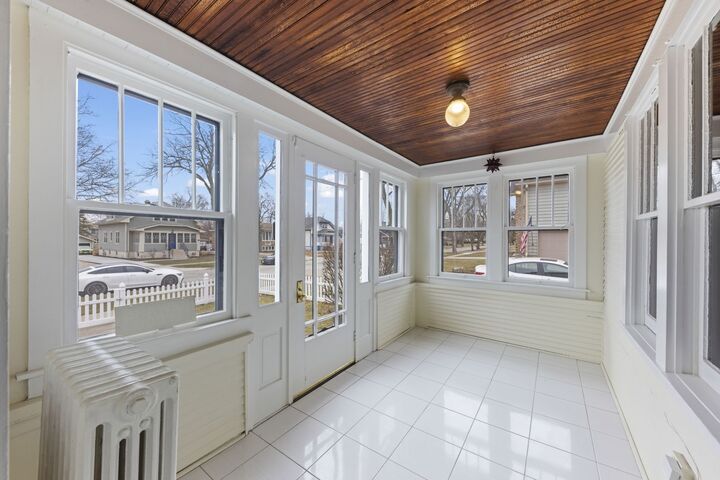 Property Photo:  312 S Maple Street  IL 60143 