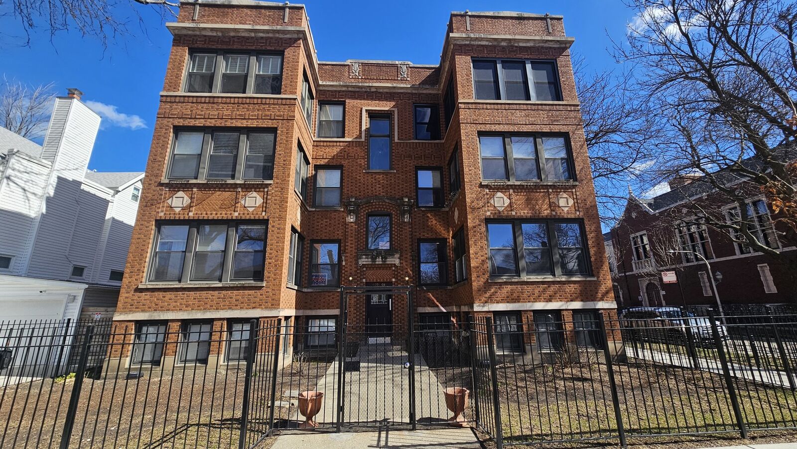 Property Photo: 6701 N Bosworth Avenue 1S IL 60626