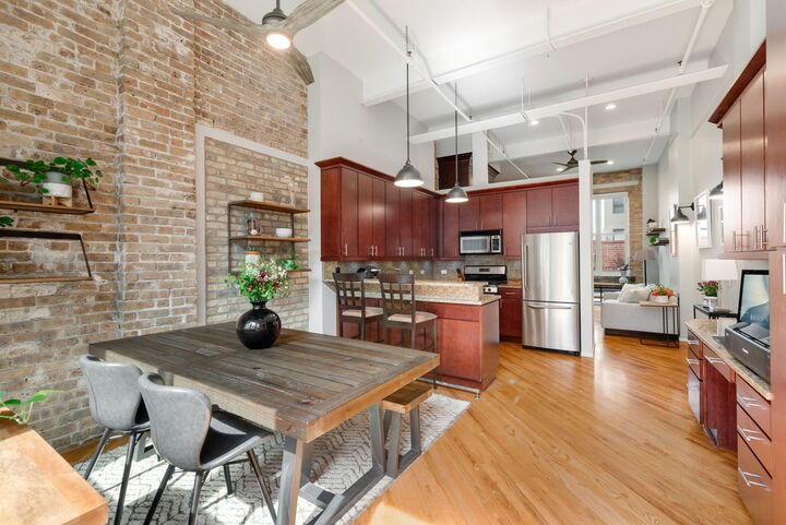 Property Photo:  601 Linden Place 121  IL 60202 