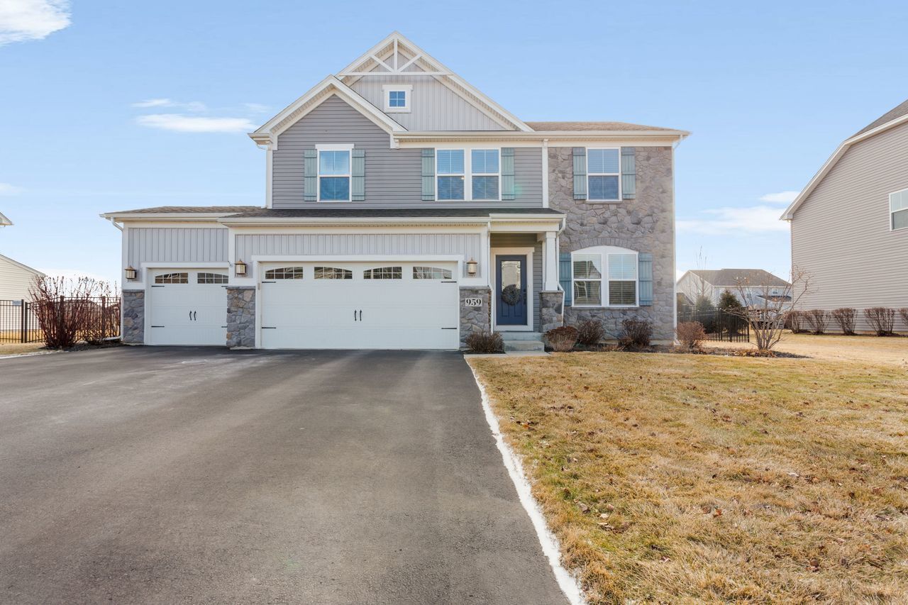 Property Photo:  959 Sunburst Lane  IL 60136 