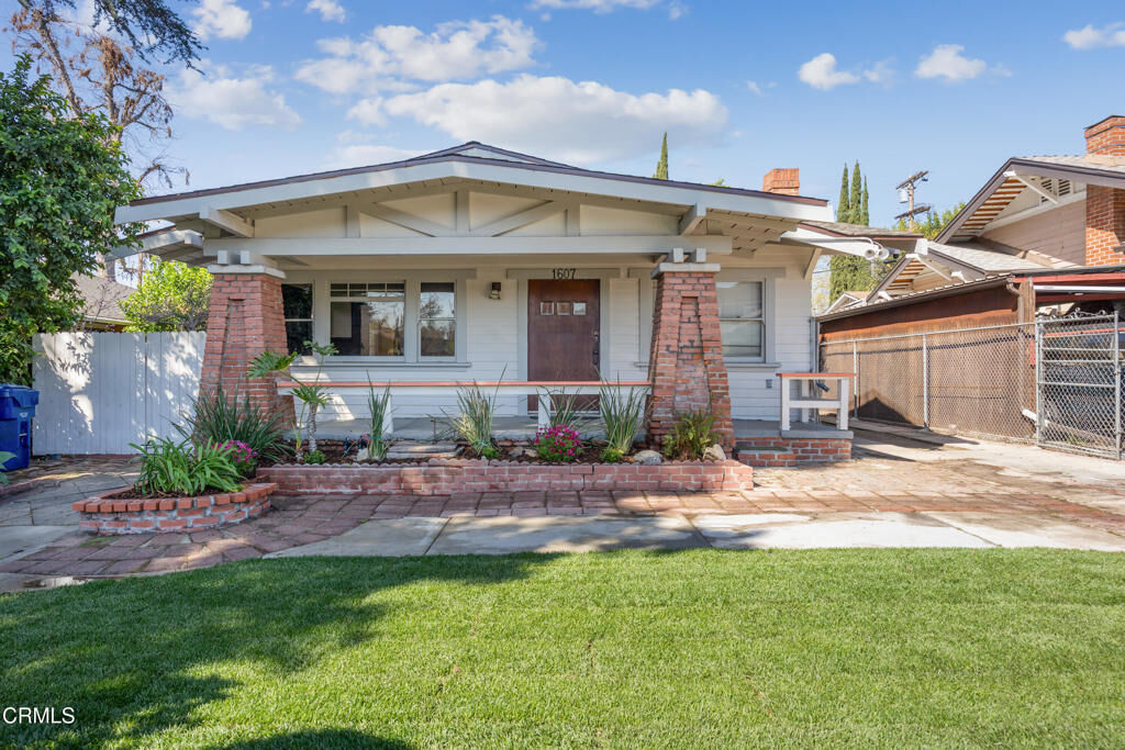 Property Photo: 1607 N Avenue 54 CA 90042