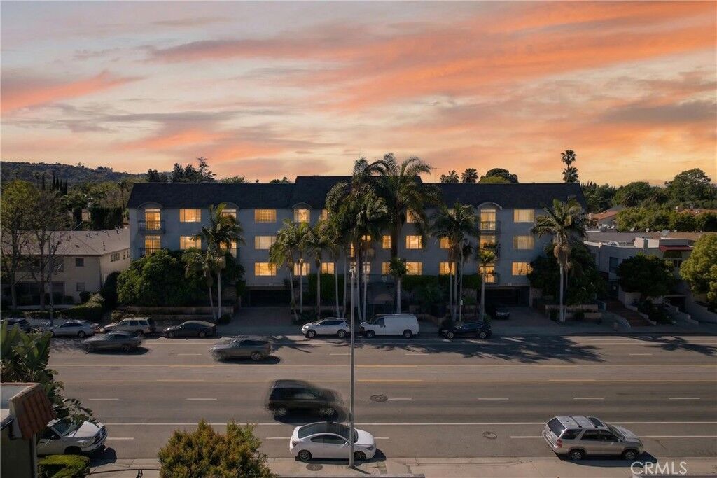 Property Photo: 4441 Woodman Avenue 304 CA 91423