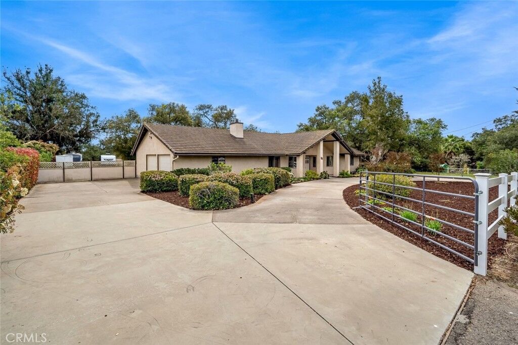 Property Photo:  825 Sandydale  CA 93444 