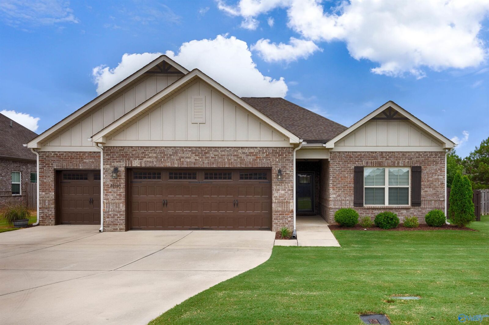 Property Photo:  22605 Oakdale Ridge Lane  AL 35613 