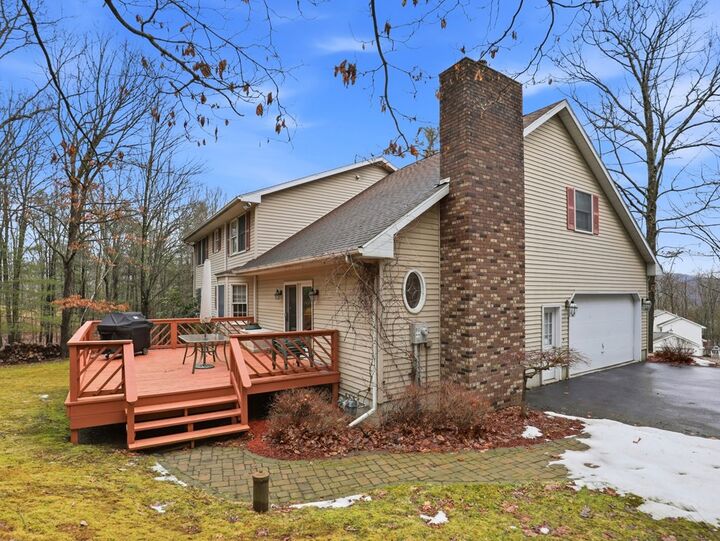 Property Photo: 534 Queen Esther Dr PA 18840