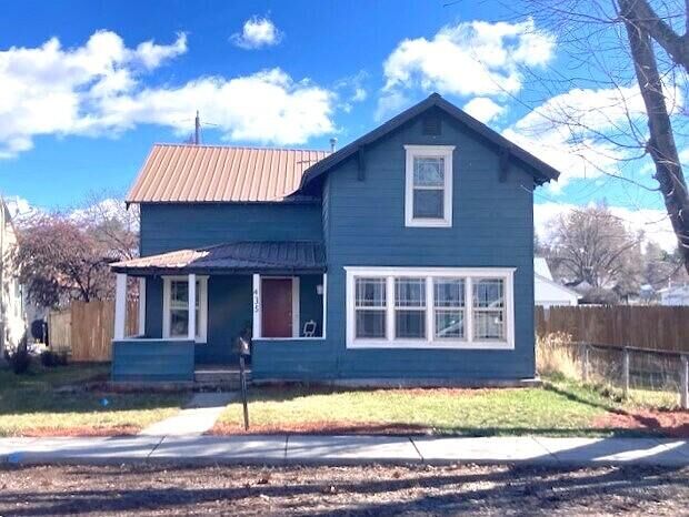 Property Photo:  435 S Maple St  WA 99114 