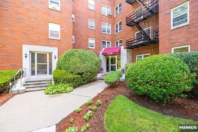 Property Photo:  2330 Linwood Avenue 4C  NJ 07024 