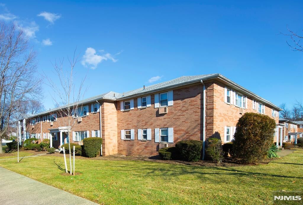 Property Photo: 2-35 N Virginia Drive B NJ 07410