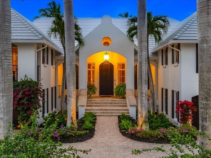 Property Photo: 1750 4th St S FL 34102