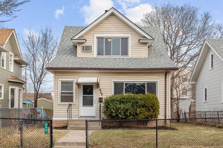 Property Photo:  959 Carroll Avenue  MN 55104 