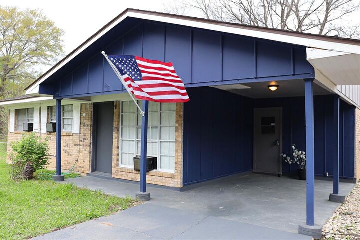 Property Photo:  1818 Perrin Street  LA 71101 