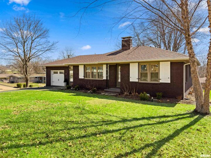 Property Photo: 330 N Sycamore Terrace IL 61520