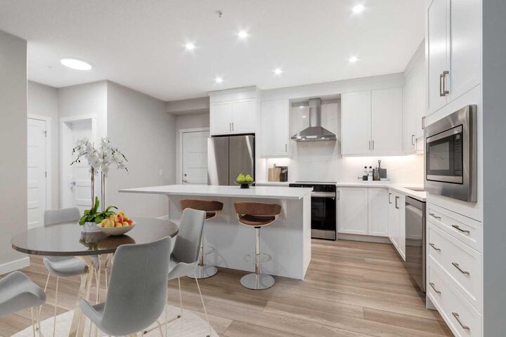 Property Photo:  2117 81 Street SW 2113  AB T3H 6H5 