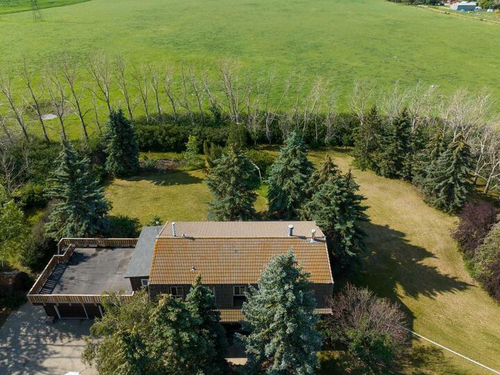 Property Photo: 281141 Township Road 274 AB T4A 2S3