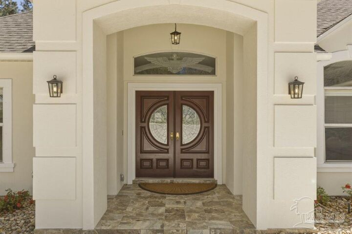 Property Photo: 5052 Roland Rd FL 32571