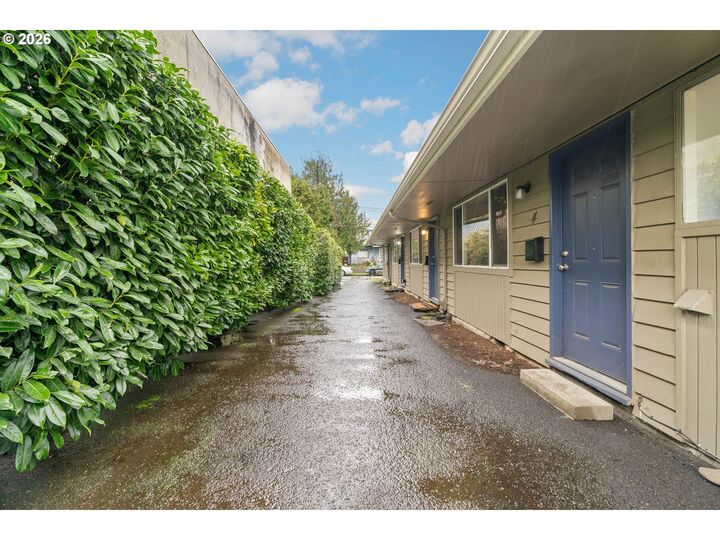 Property Photo: 5730 SE Center St OR 97206