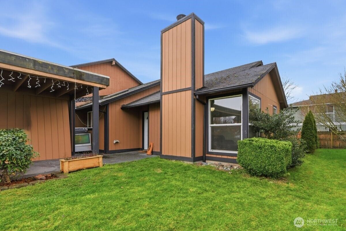 Property Photo:  3105  K Street NE  WA 98002 