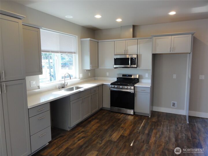 Property Photo:  1724  14th Street  WA 98337 