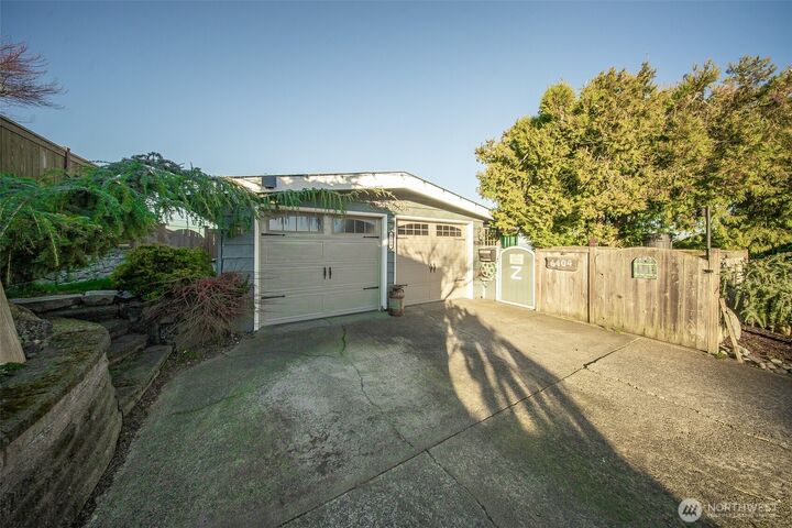 Property Photo: 6404 N Five Views Road WA 98407