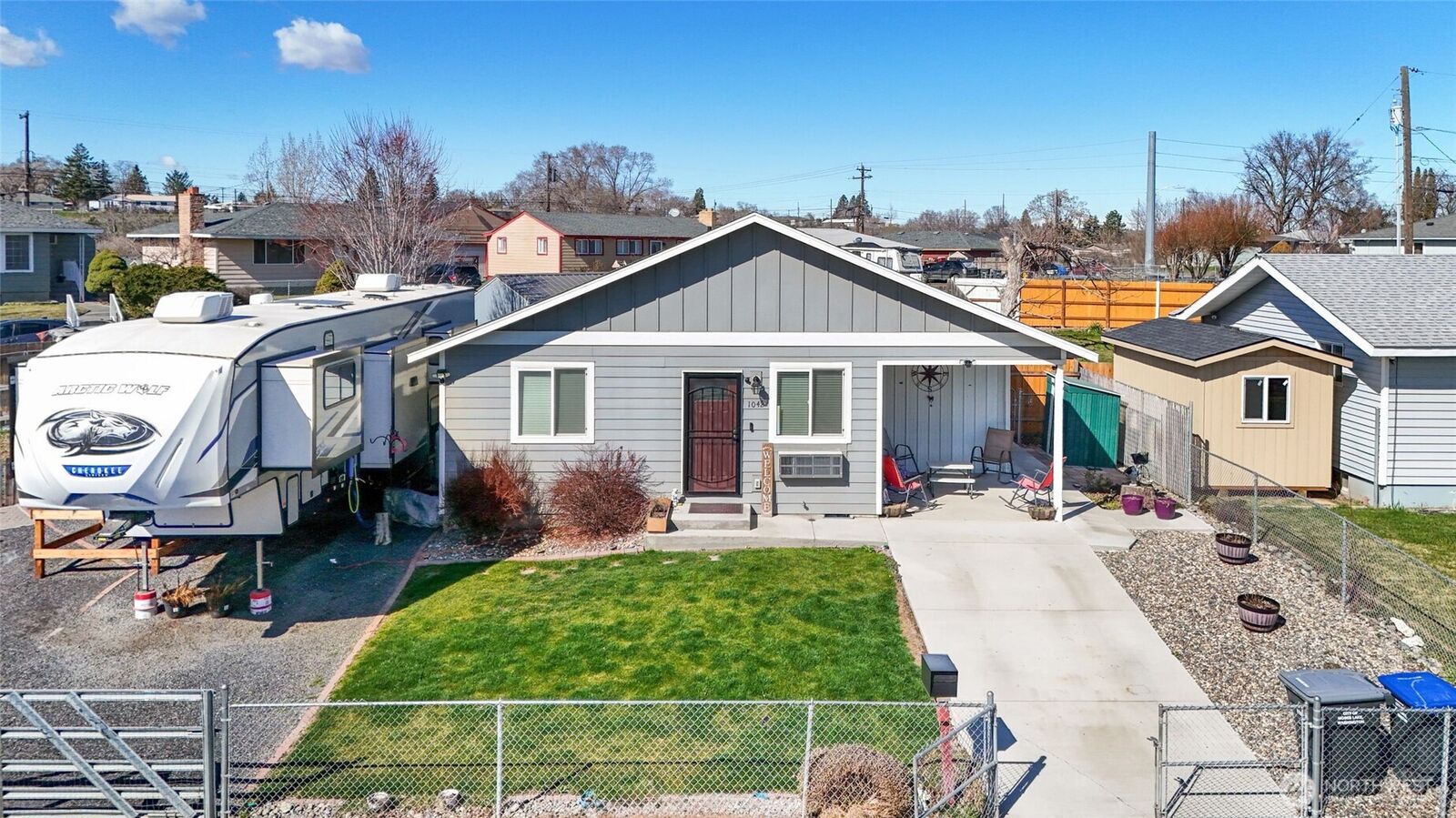 Property Photo: 1042 W Charlotte Street WA 98837