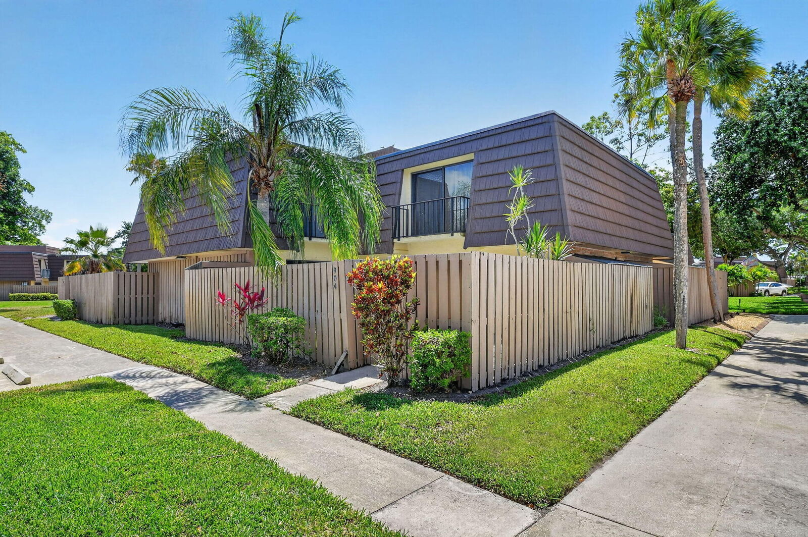 Property Photo:  904 9th Court  FL 33410 