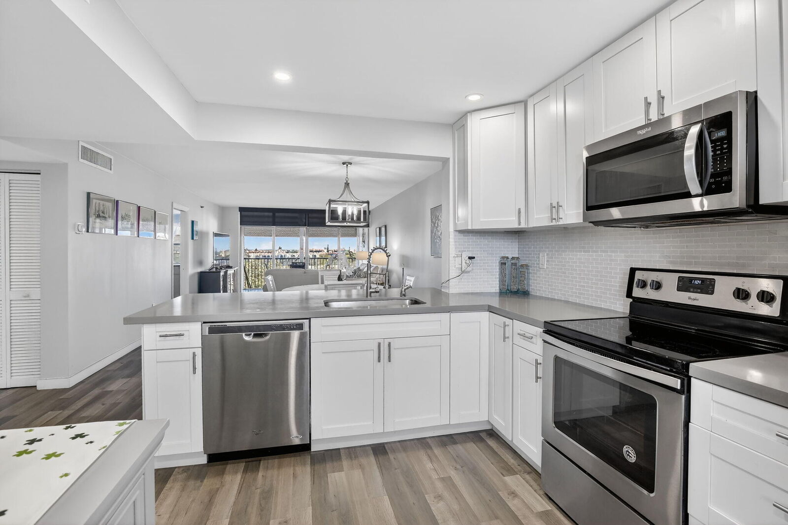 Property Photo:  3910 Inverrary Boulevard 802-B  FL 33319 
