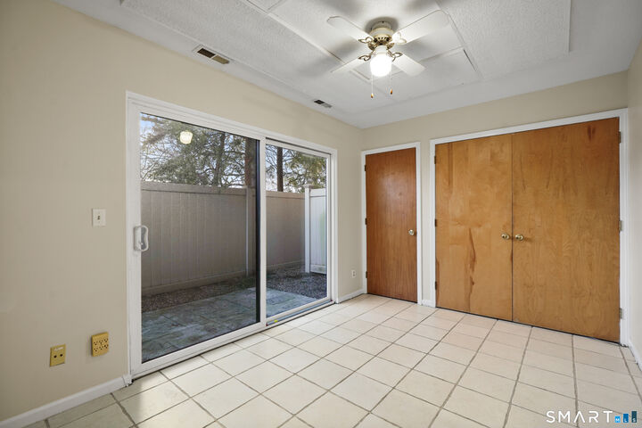 Property Photo:  1611 Washington Boulevard Apt 1  CT 06902 