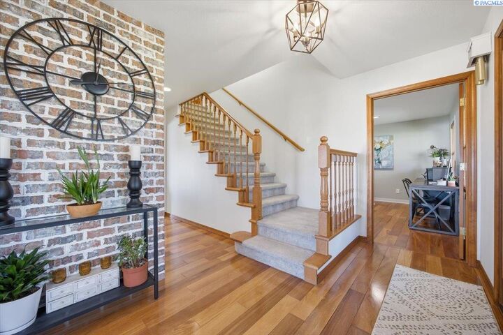 Property Photo:  1128 Country Ridge Dr  WA 99352 