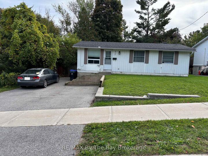 Property Photo: 317 Hugel Avenue ON L4R 1T5