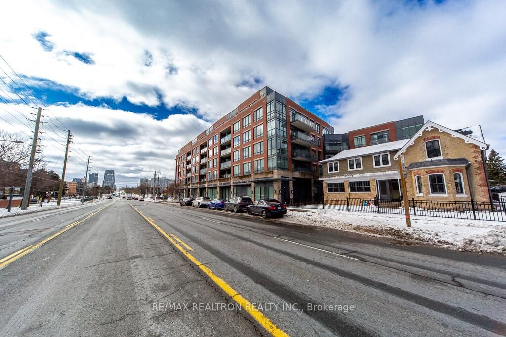 Property Photo: 7608 Yonge Street 624 ON L4J 0J5
