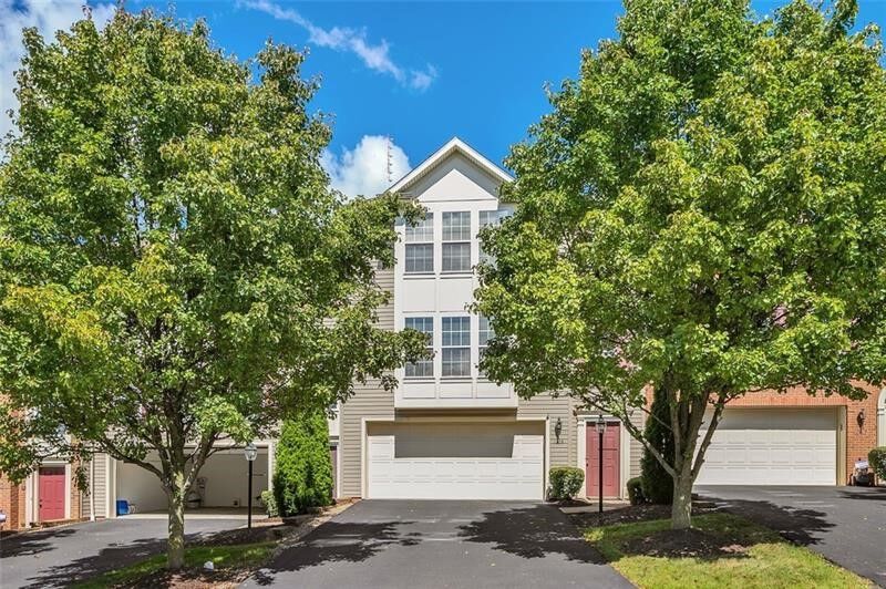 Property Photo:  1305 Michael Dr  PA 15227 