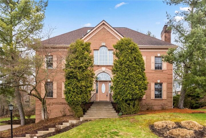 Property Photo:  1915 Oakhurst Drive  PA 15101 