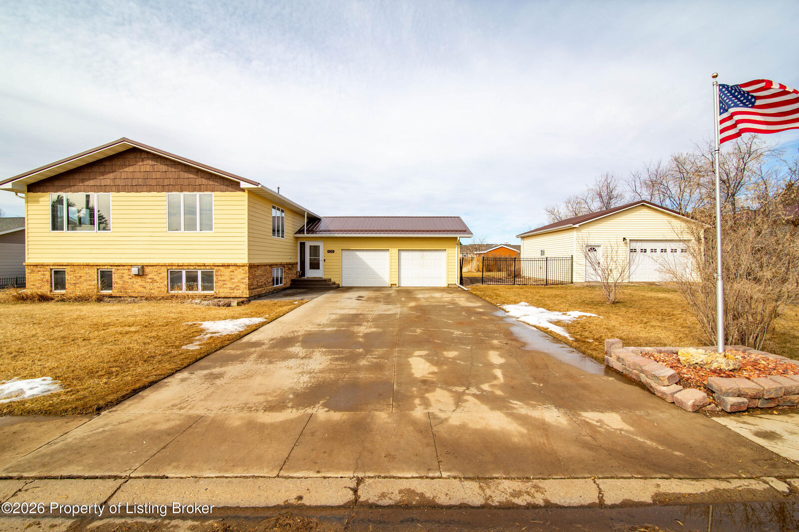 Property Photo: 406 Meadow Lane ND 58646