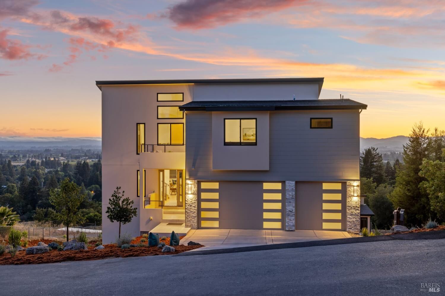 Property Photo:  5095 Knollwood Court  CA 95403 