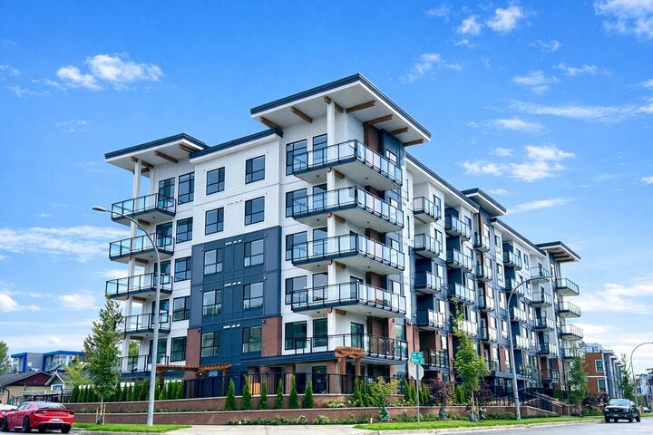 5504 Brydon Crescent 408 — photo 1