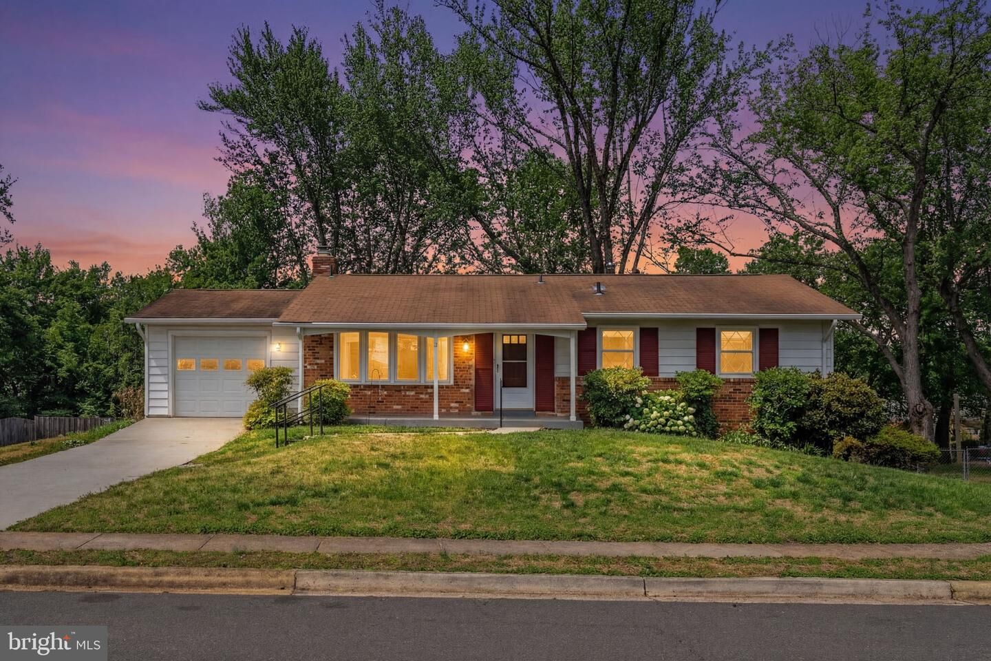 Property Photo: 7510 Roxbury Avenue VA 20109