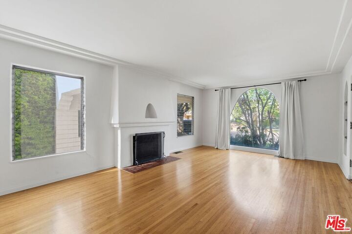 Property Photo:  1042 S Crescent Heights Blvd  CA 90035 