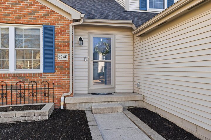 Property Photo:  8240 Worthington Crossing Drive  OH 43081 