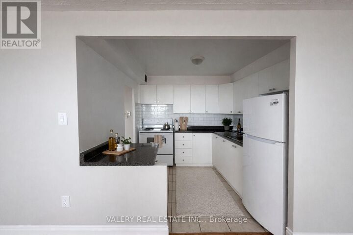 Property Photo: 890 Jane Street 1506 ON M6N 4C3
