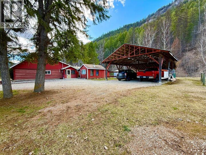 Photo de la propriété:  12451 Brown Creek Road  BC V0H 1H8 