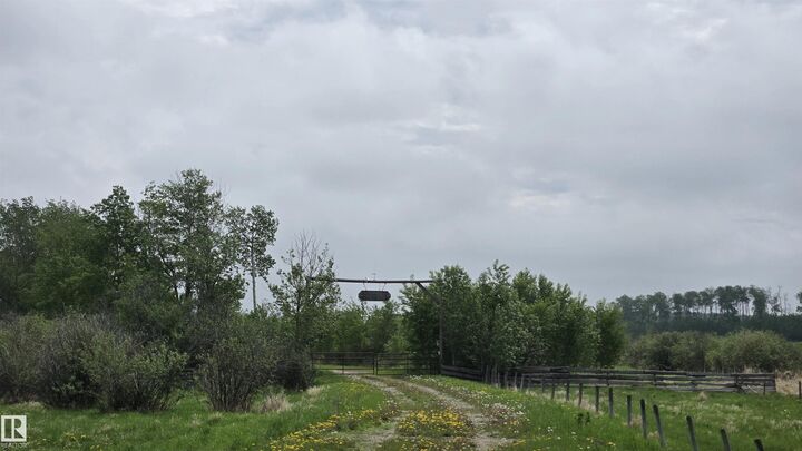 Property Photo:  11 Twin Lakes Drive  AB T0B 2R0 