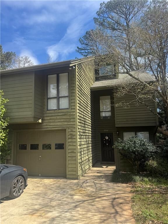 Property Photo:  1016 Creatwood Circle  GA 30080 