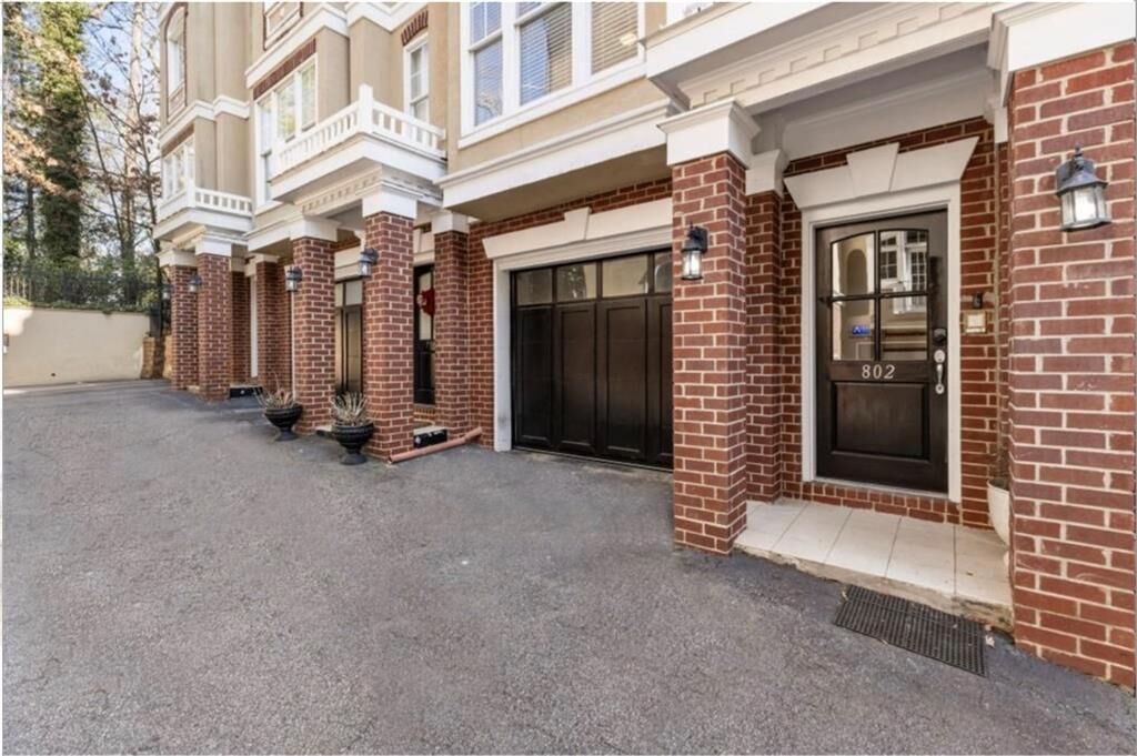 Property Photo: 802 Ciiftin Heights Ln NE GA 30329