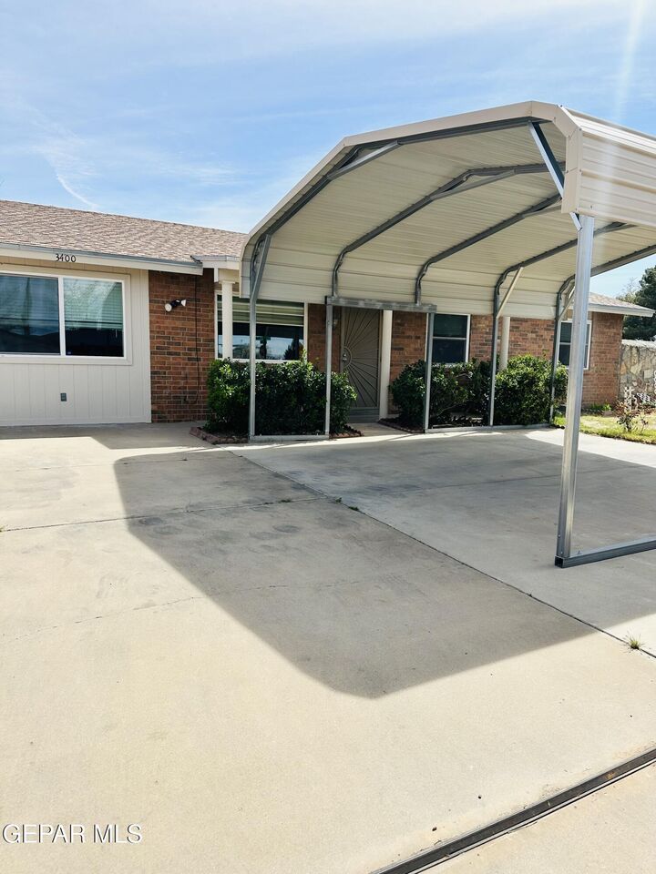 Property Photo:  3400 Quanah Street  TX 79936 