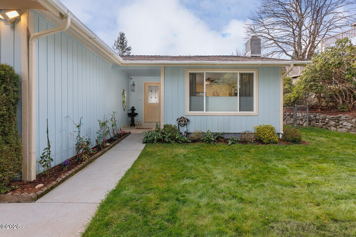 Property Photo:  957 SE Laverne Drive SE  OR 97391 